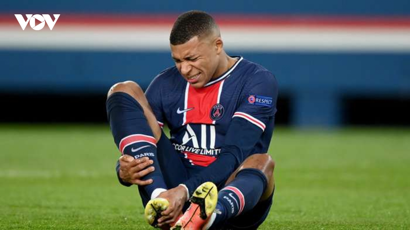 HLV Pochettino đứng ngồi không yên về Mbappe