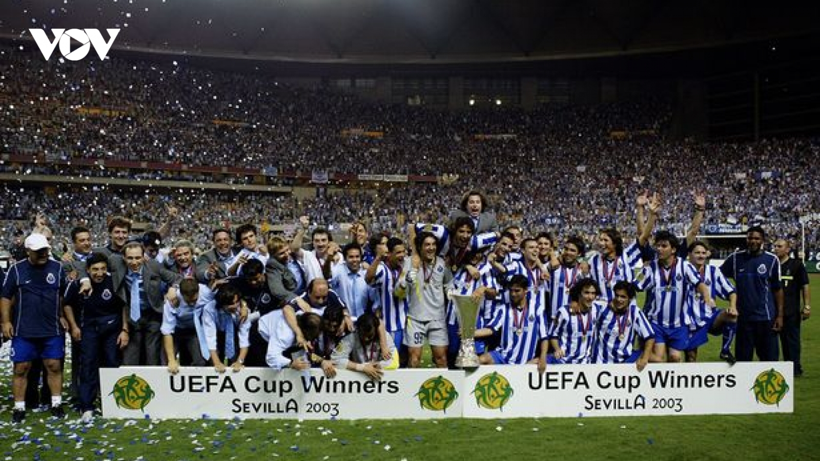 Ngày này năm xưa: HLV Mourinho lần đầu vô địch châu Âu
