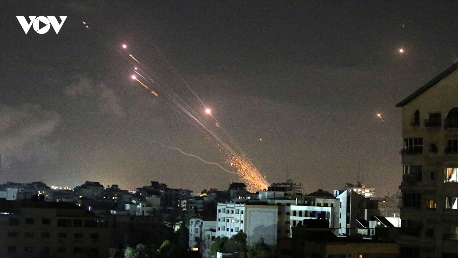 Phong trào Hamas tấn công vào sâu bên trong Israel