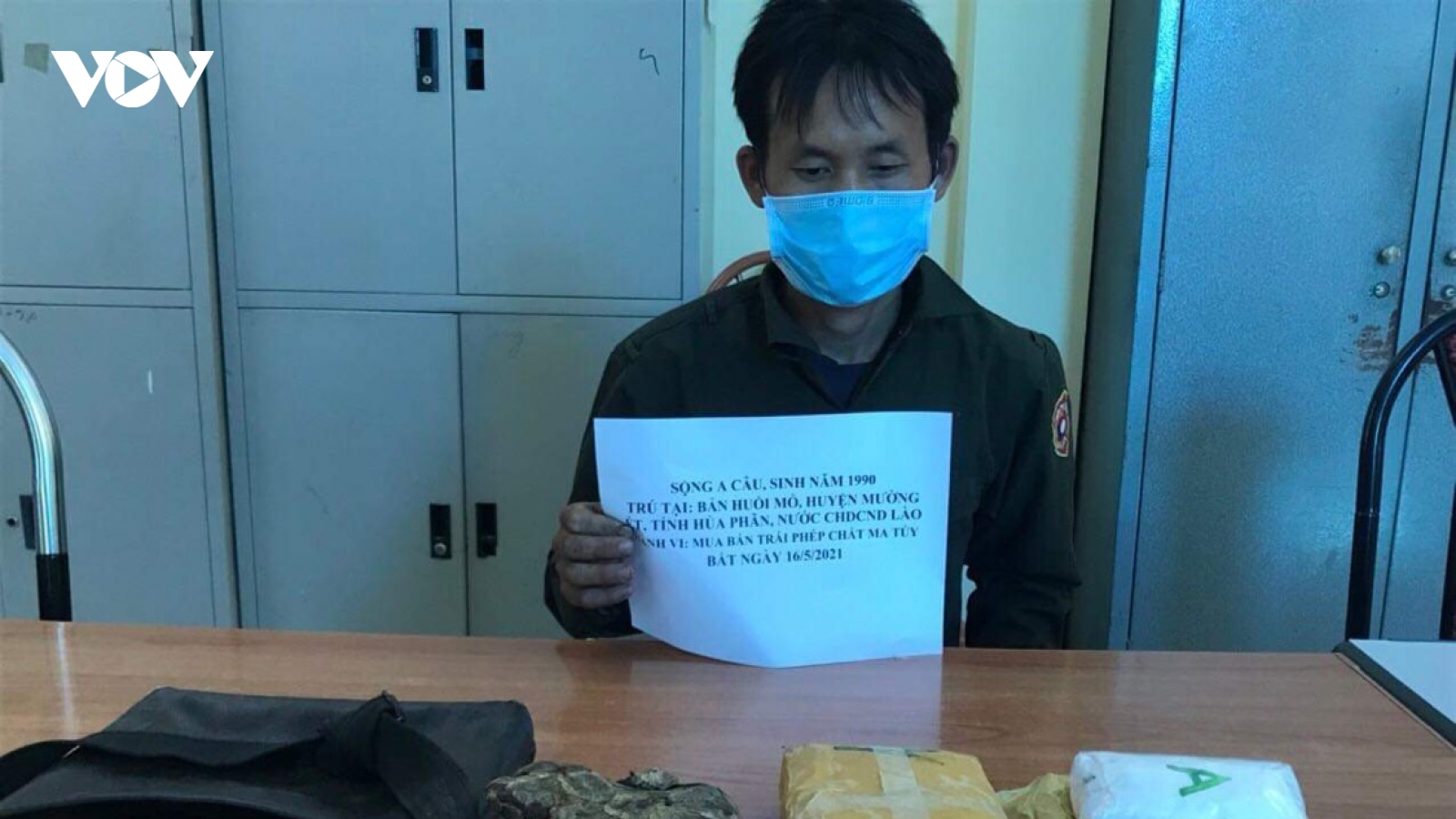 Đối tượng người Lào mang theo súng sang Việt Nam tiêu thụ ma túy