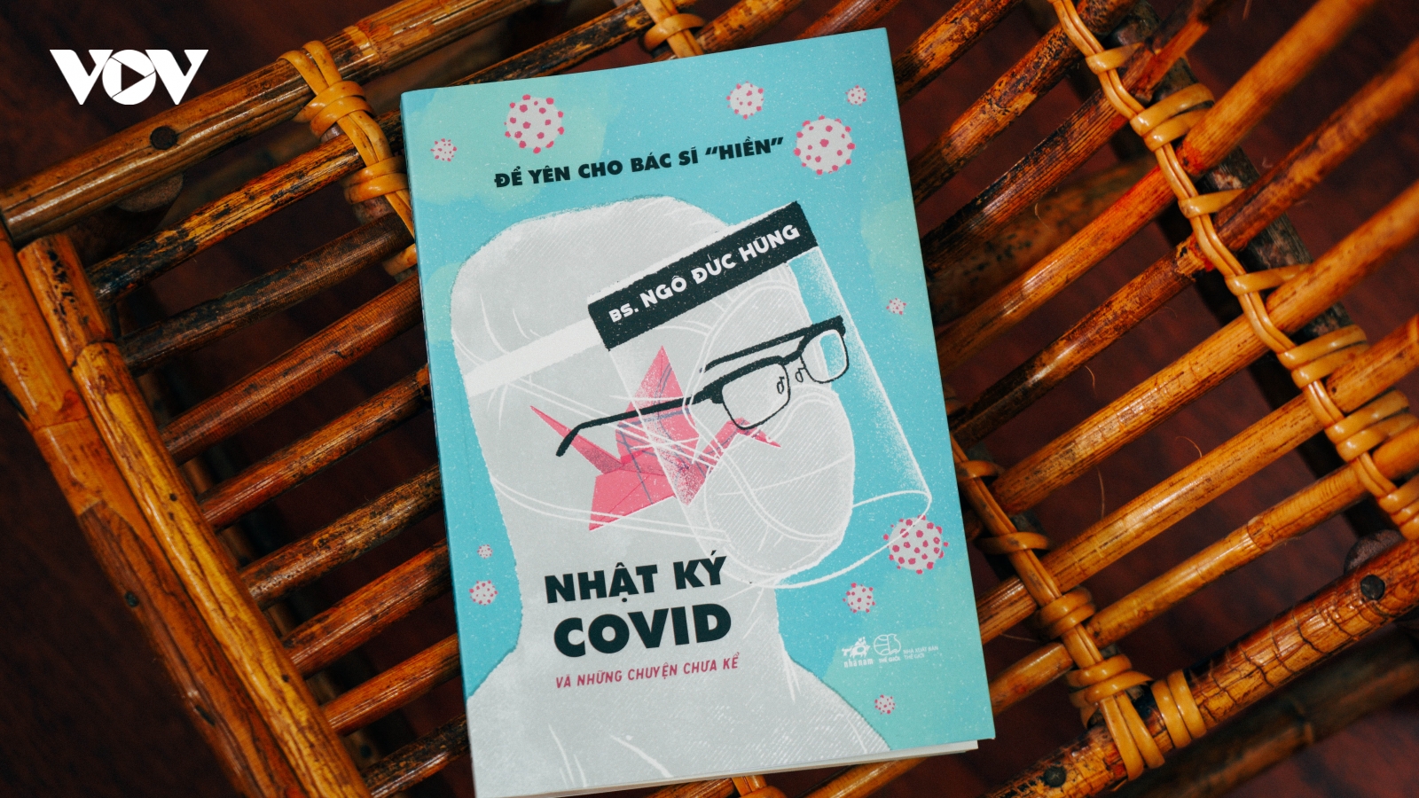 "Nhật ký Covid và những chuyện chưa kể": Covid-19 từ lăng kính của một bác sĩ ở tâm dịch