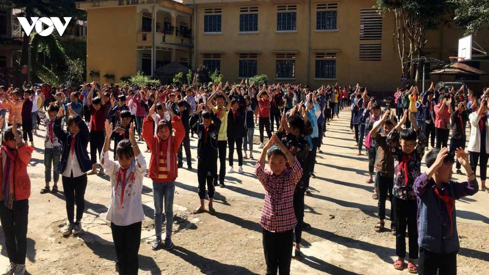 Một giáo viên ở Lào Cai bị đình chỉ công tác vì vi phạm nguyên tắc phòng dịch