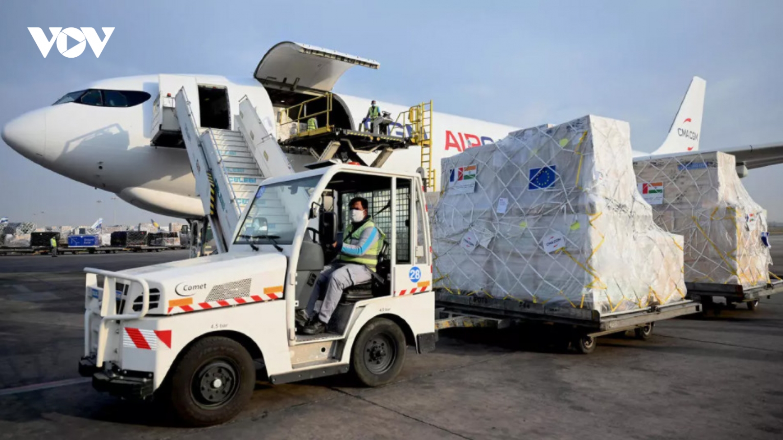 Châu Âu tăng tốc vận chuyển vật tư y tế trợ giúp Ấn Độ