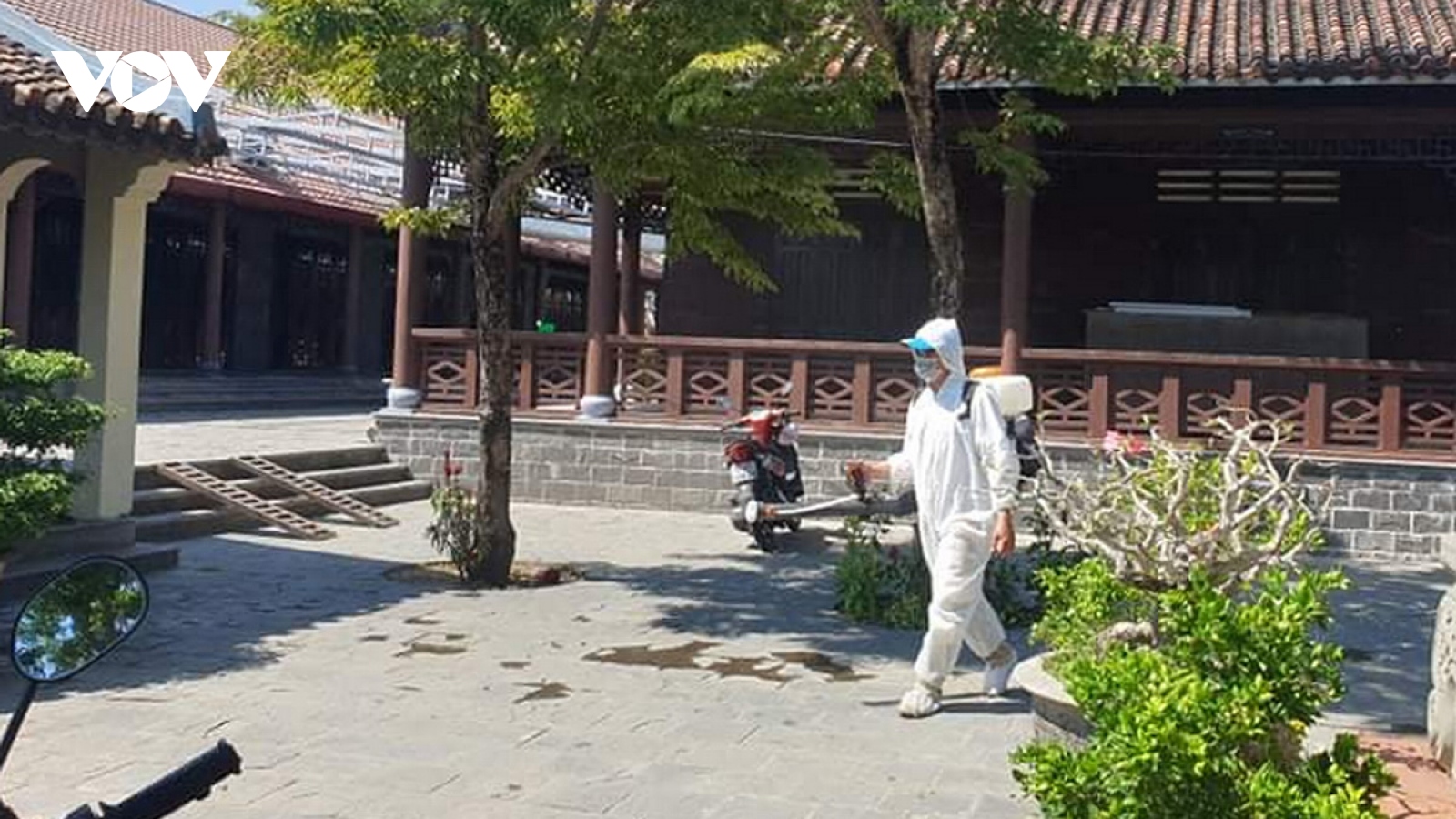 Quảng Nam dừng tắm biển và tập trung quá 30 người ở thị xã Điện Bàn