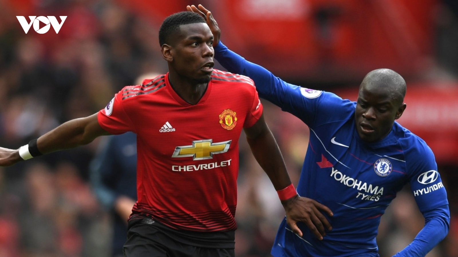 Paul Pogba bất ngờ "nói xấu sau lưng" N'Golo Kante
