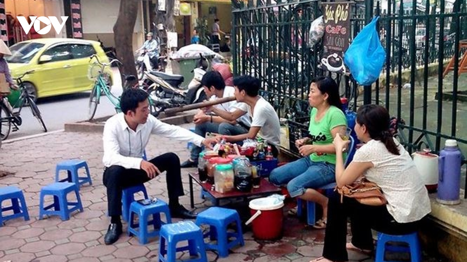 Ninh Bình tạm dừng dịch vụ tại chỗ các hàng quán ăn, uống vỉa hè từ 0h ngày 28/5