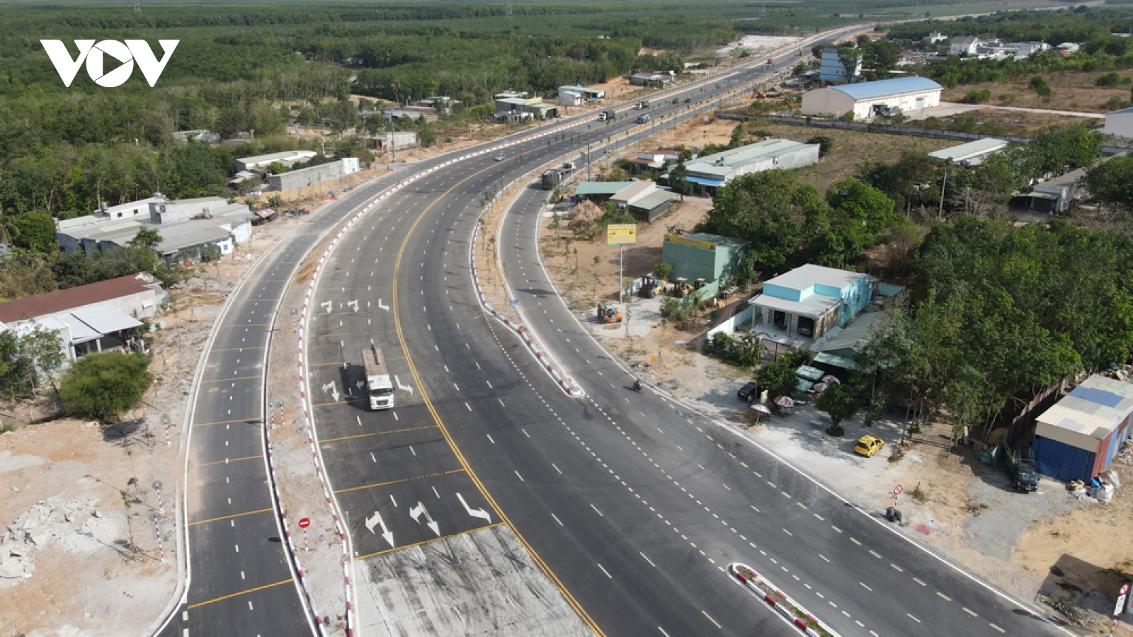 Dỡ rào chắn tuyến Mỹ Phước -Tân Vạn (Bình Dương), xe cộ được lưu thông