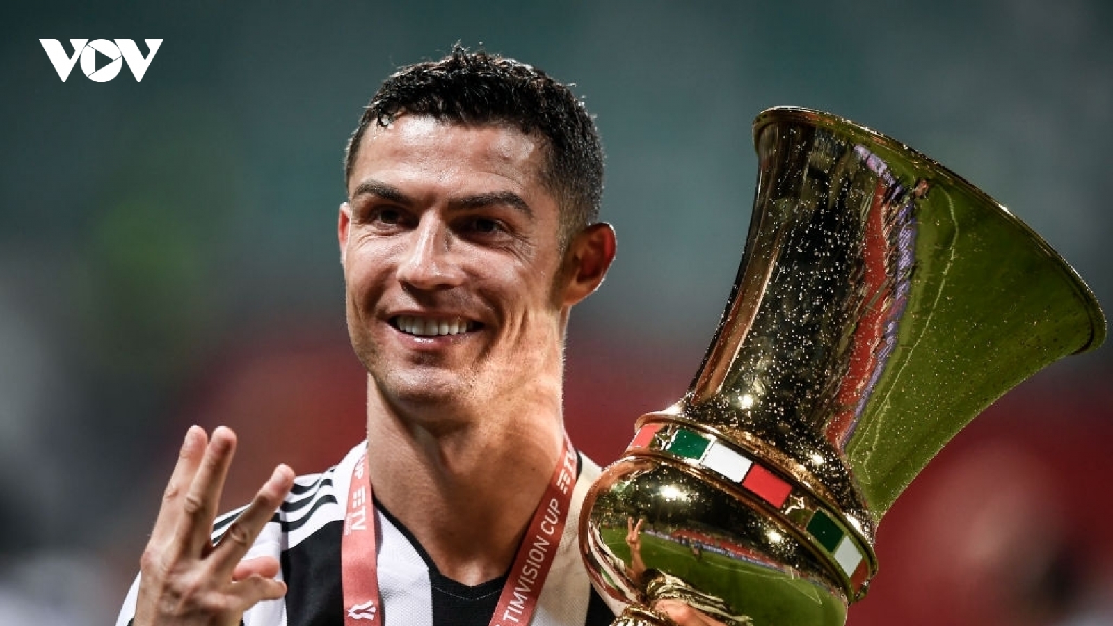 Ronaldo giành giải vua phá lưới Serie A, lập kỷ lục khiến Messi phải chào thua