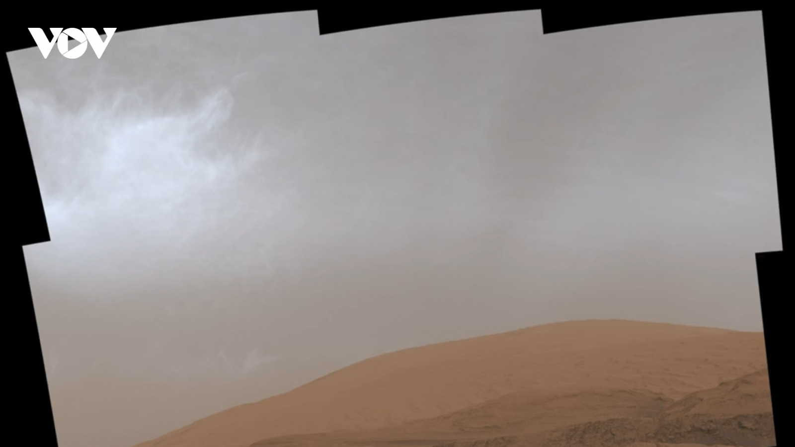 Tàu thăm dò Curiosity của NASA ghi lại cảnh tượng hiếm thấy trên bầu khí quyển sao Hỏa