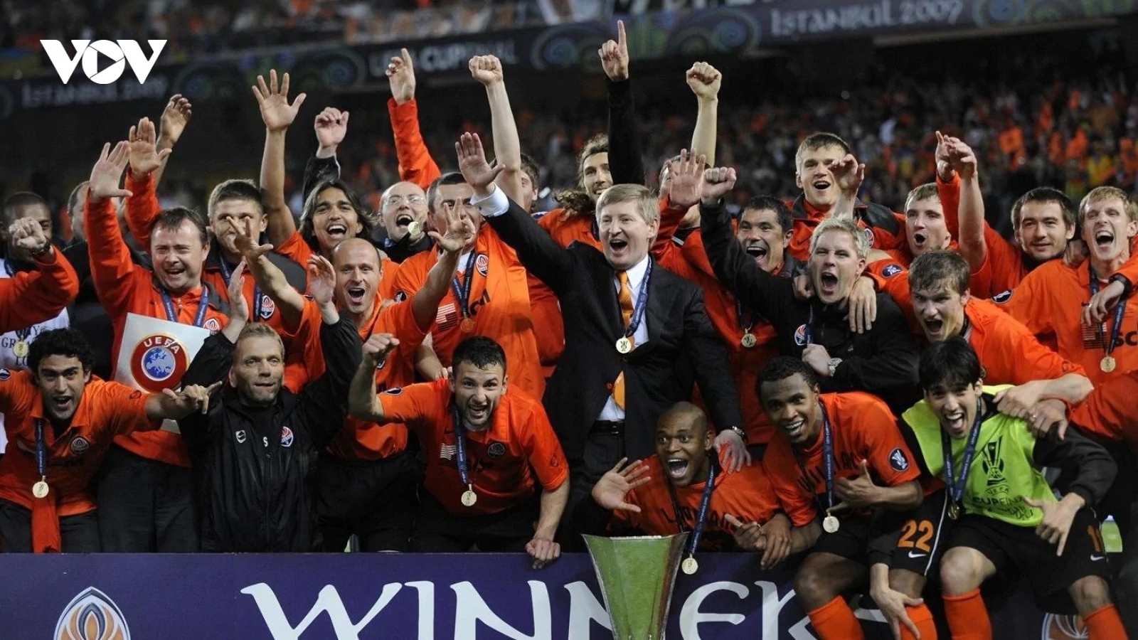 Ngày này năm xưa: UEFA Cup đón nhà vô địch cuối cùng