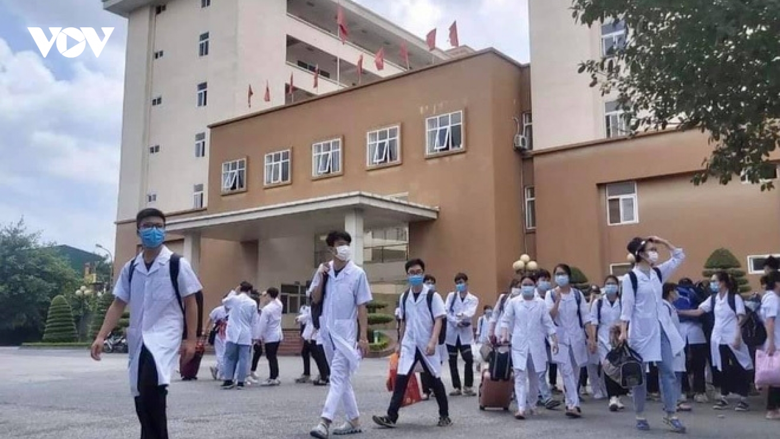 Gần 1.000 sinh viên của 7 trường Y xung phong chi viện cho Bắc Giang, Bắc Ninh