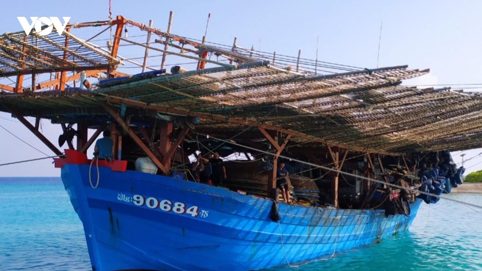 Tàu cá Quảng Ngãi gặp sự cố khi đánh bắt trên biển
