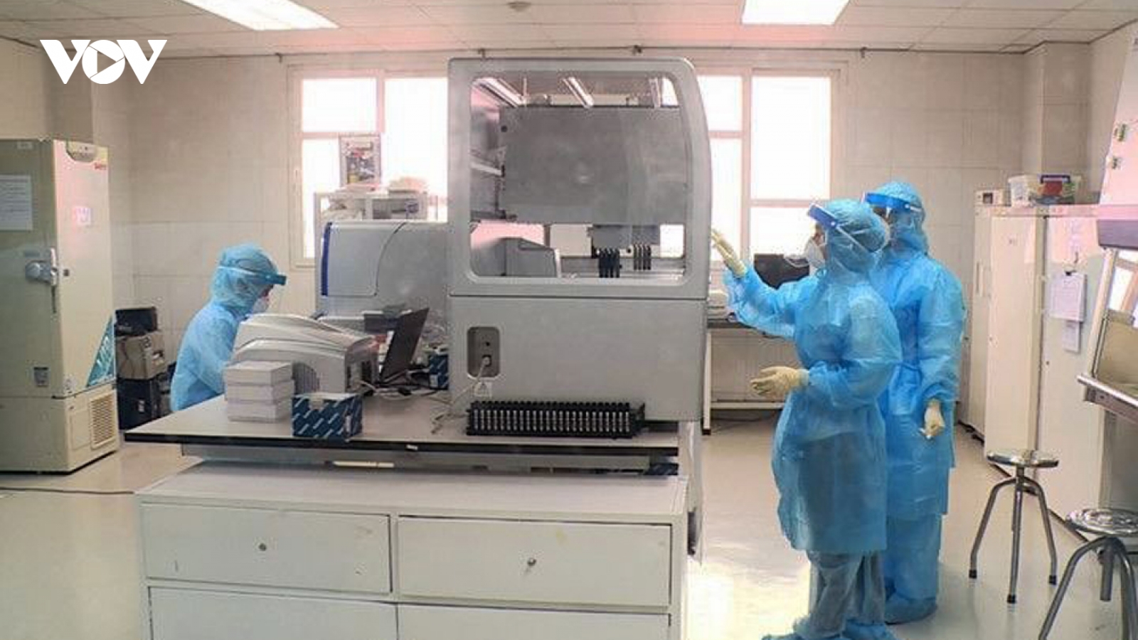 Thiếu vật tư, thiết bị y tế phòng, chống Covid-19 vì bất cập trong đấu thầu?