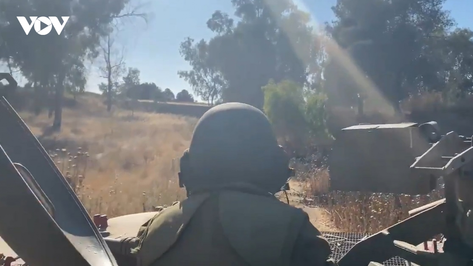 Thiết giáp Israel ém sát biên giới, chiến đấu cơ xuất kích giội tên lửa dồn dập xuống Gaza