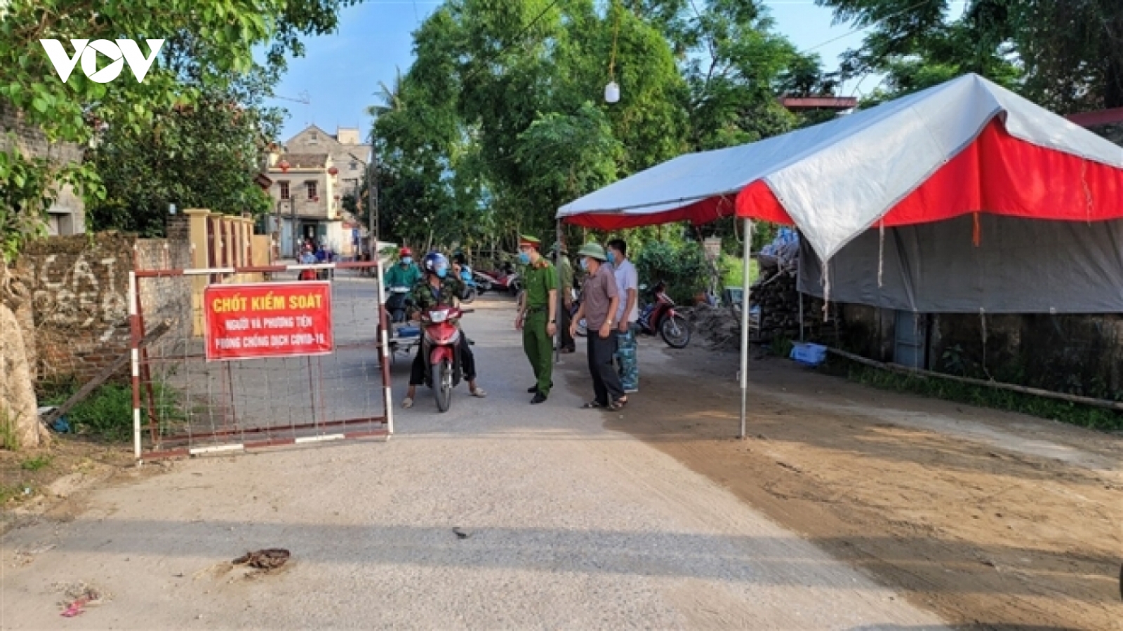 Ngày 27/5, Việt Nam có thêm 227 ca mắc COVID-19 mới ở 8 tỉnh, thành
