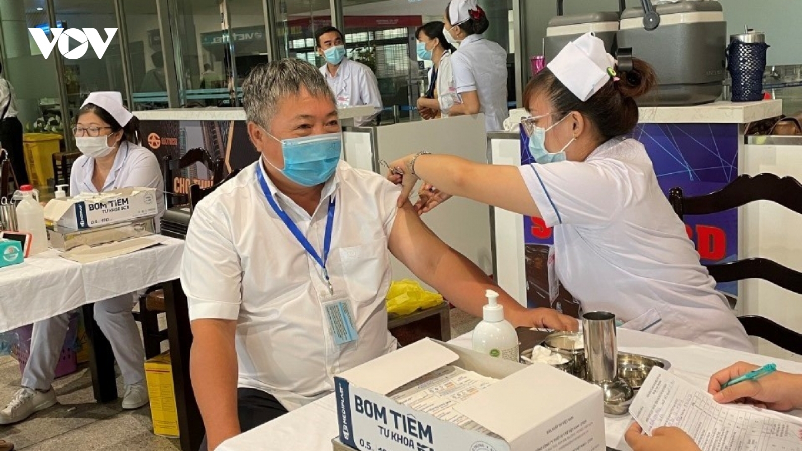 Đề nghị ưu tiên tiêm vaccine ngừa Covid-19 cho nhân viên hàng không