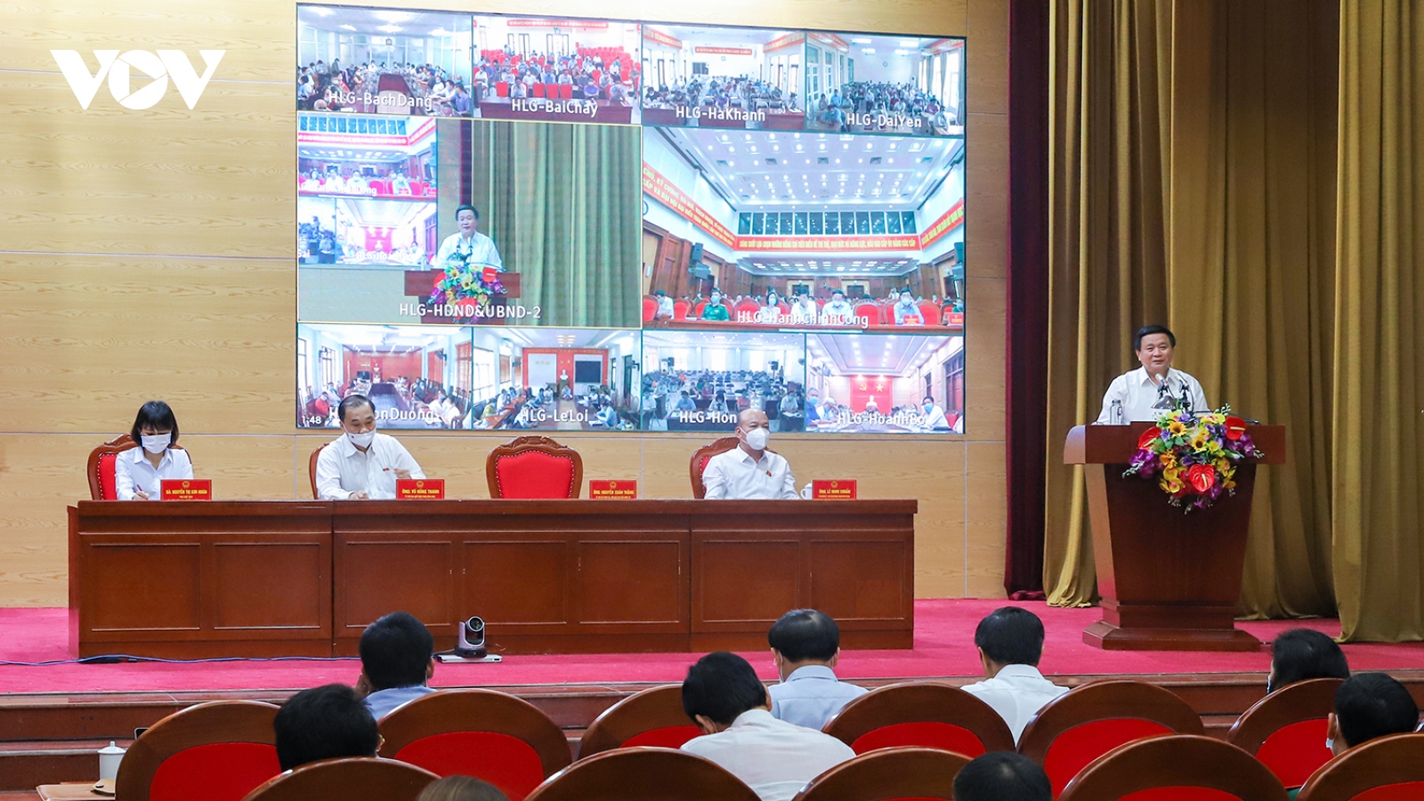 Ứng cử viên đại biểu Quốc hội vận động bầu cử tại Quảng Ninh