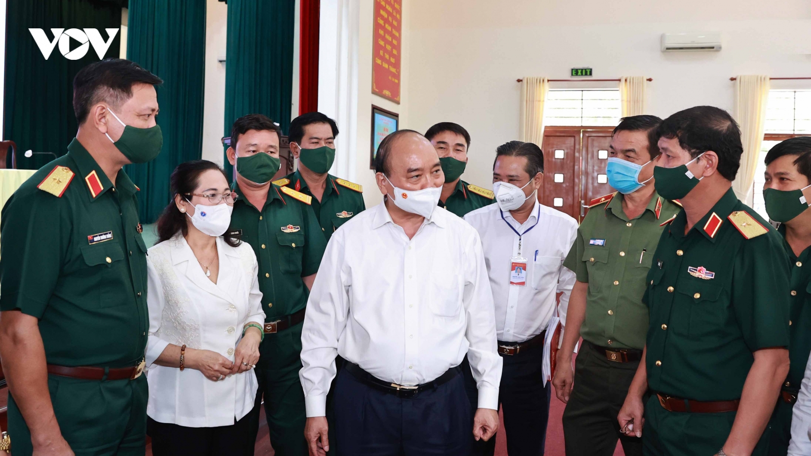Chủ tịch nước Nguyễn Xuân Phúc tiếp xúc cử tri Thành phố Hồ Chí Minh