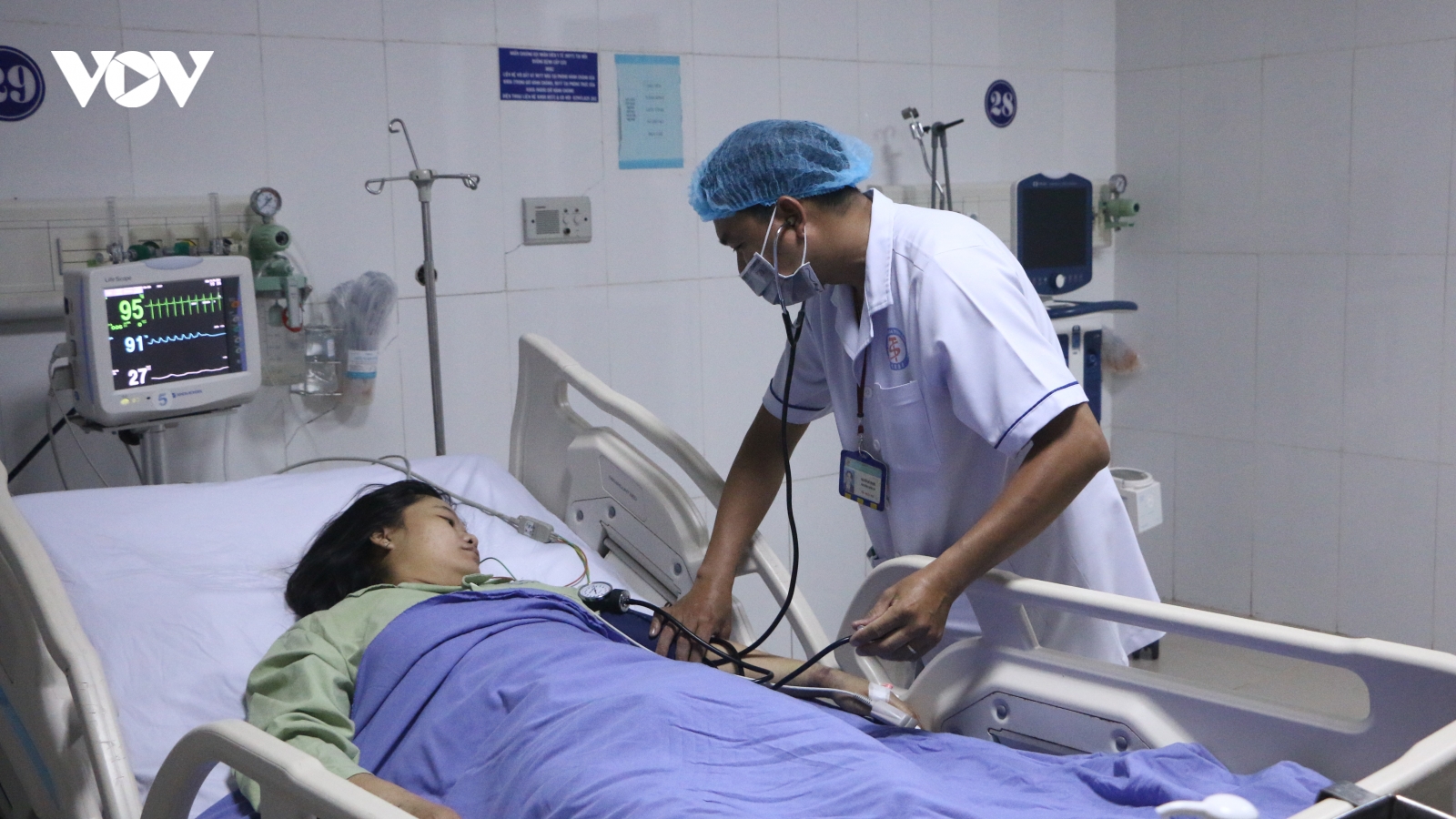 Cứu sống bệnh nhân viêm cơ tim cấp, nhiều lần ngưng tim