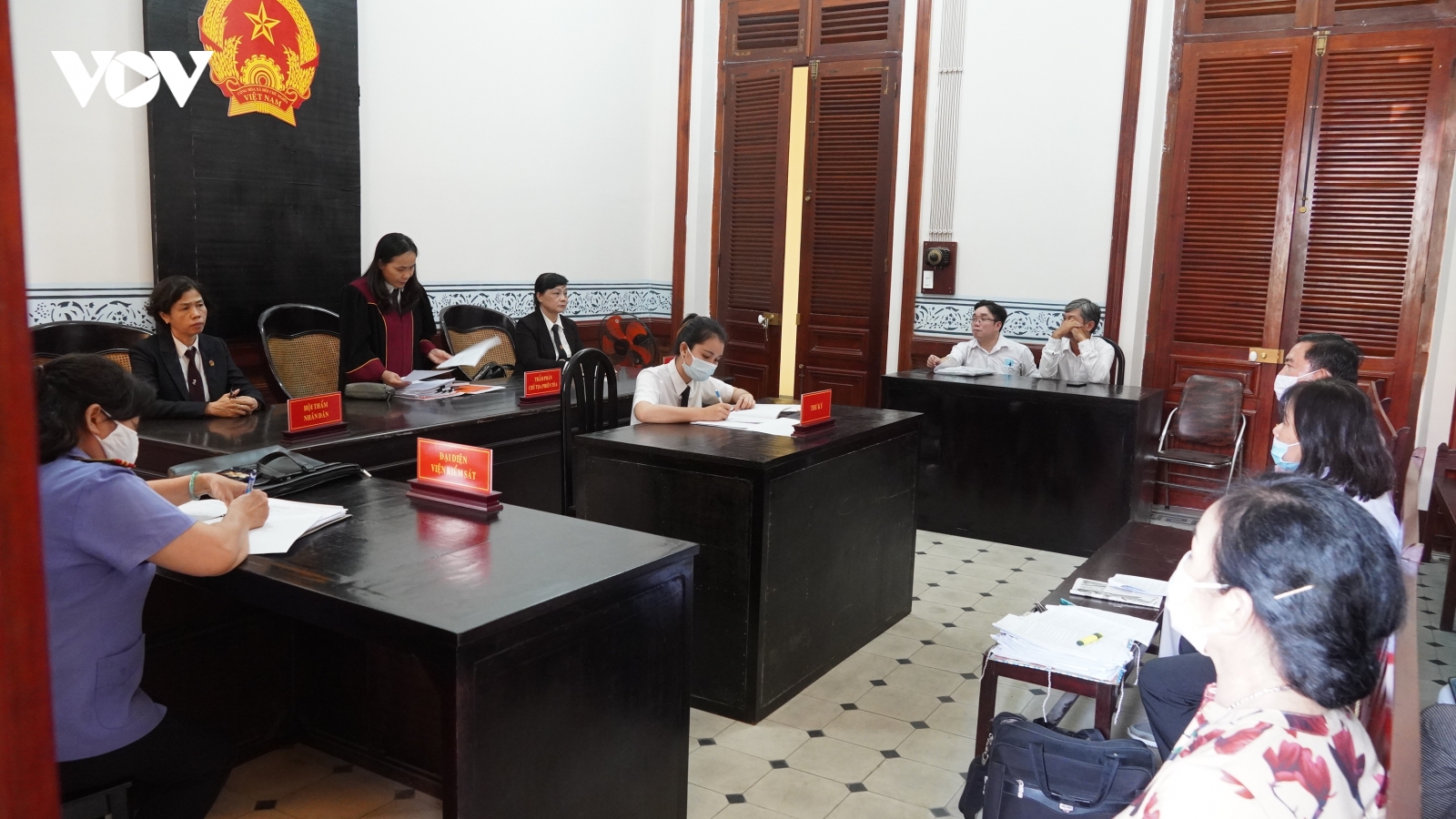 Tạm ngừng phiên tòa xử vụ 1m2 đất bằng giá tô phở