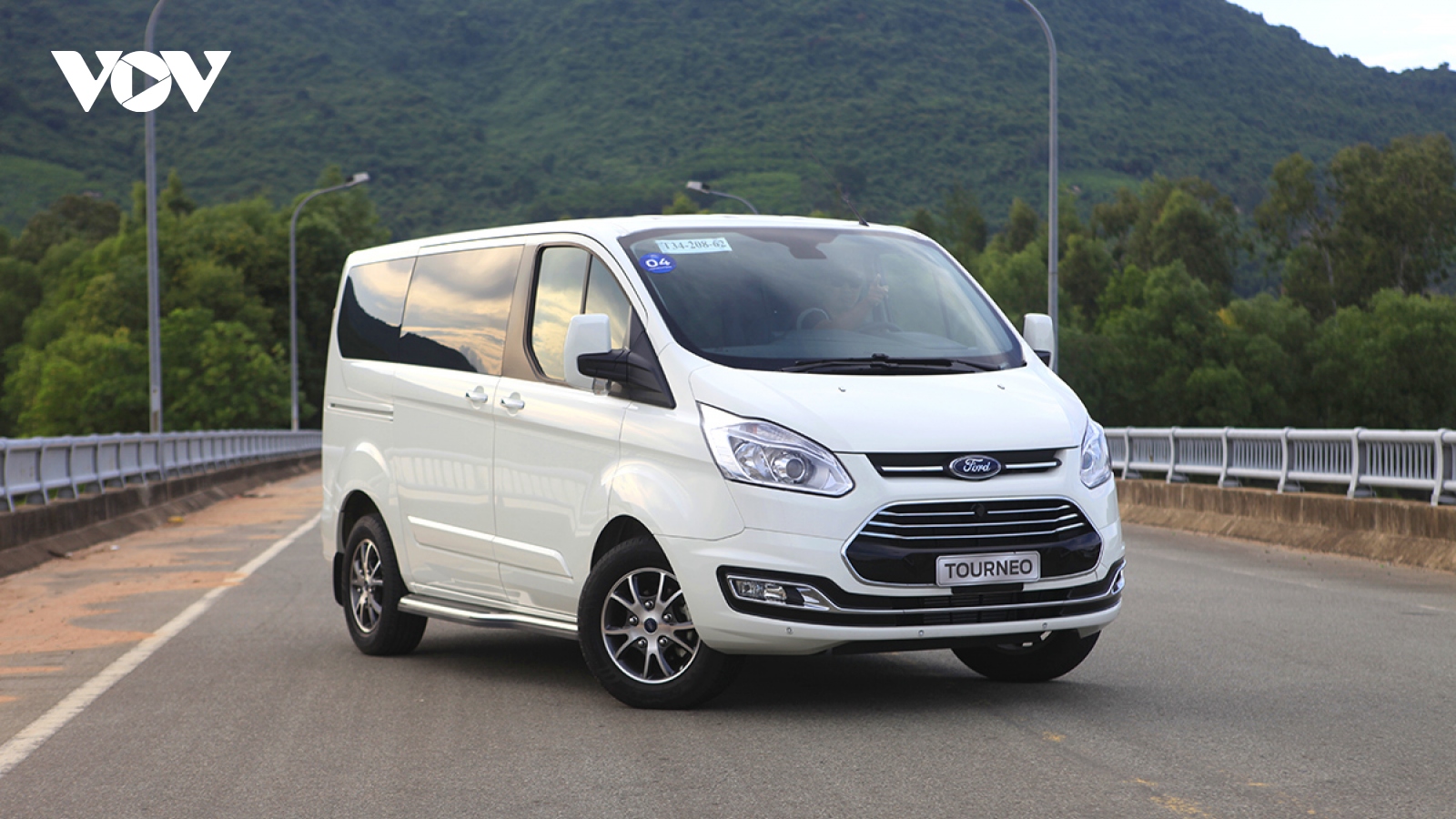 Ảnh hưởng dịch Covid-19, MPV Ford Tourneo sẽ dừng sản xuất tại Việt Nam