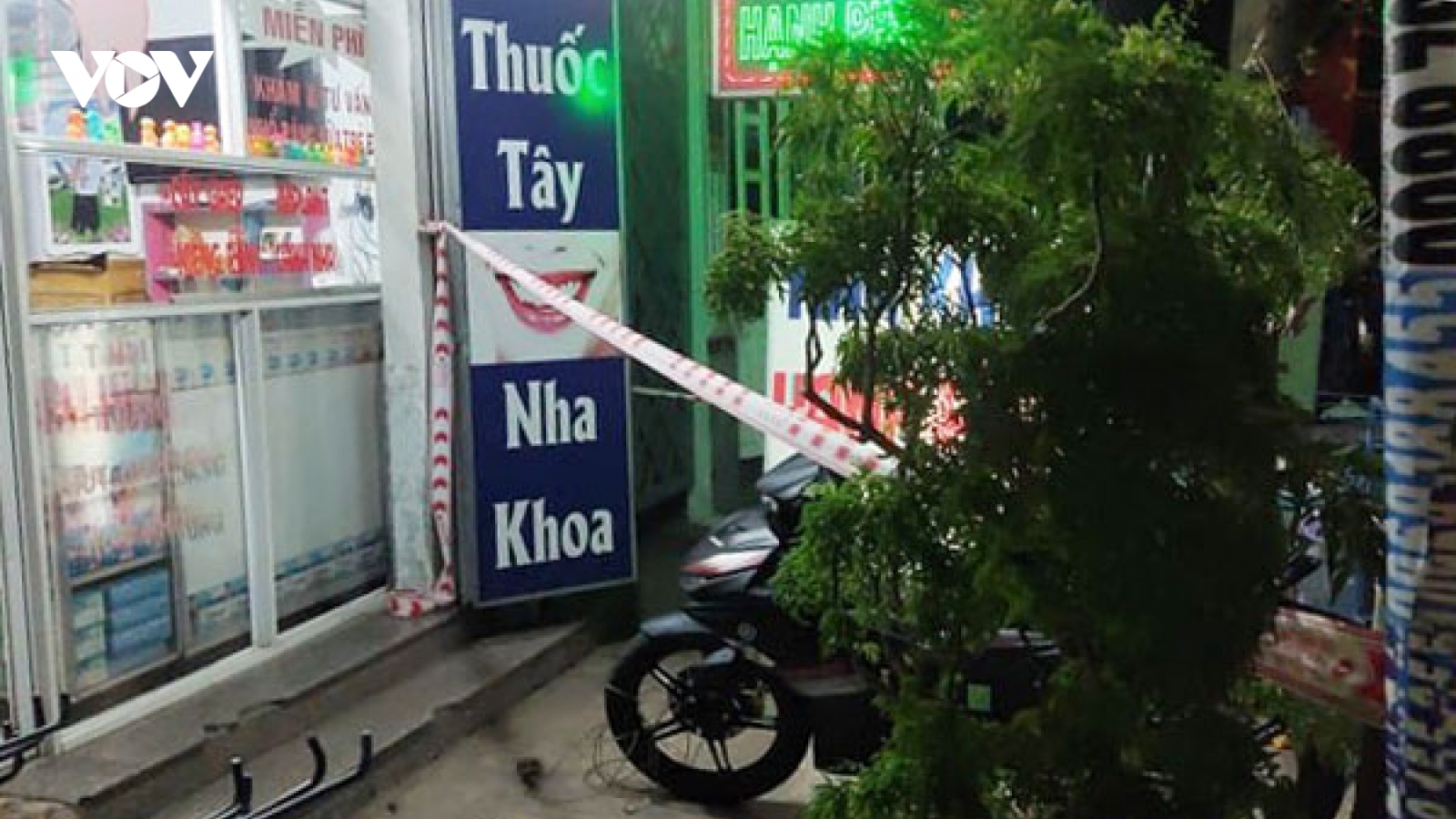 Giằng co với kẻ trộm, một bác sĩ bị đâm tử vong