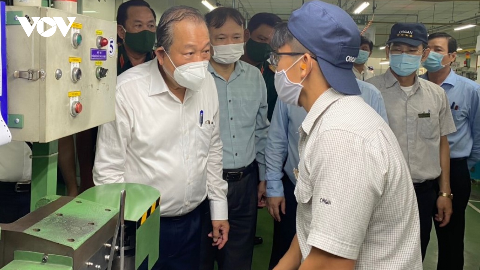 Phó Thủ tướng Trương Hòa Bình: TP HCM cần đi trước, đẩy mạnh tiêm vaccine Covid-19