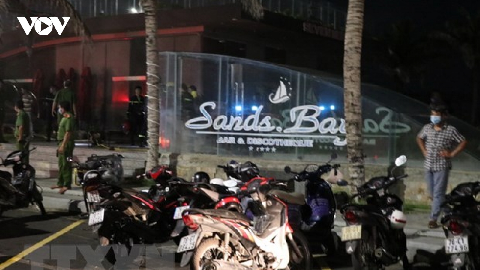 Một vụ cháy lớn xảy ra tại quán bar Sands Bay, Phú Yên