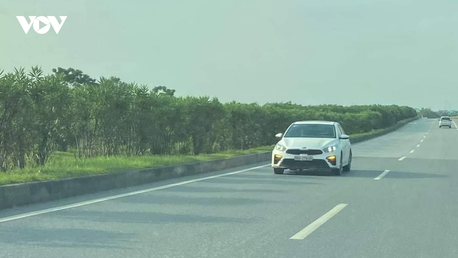 Xử phạt người lái ô tô đi ngược chiều trên cao tốc Hà Nội - Thái Nguyên