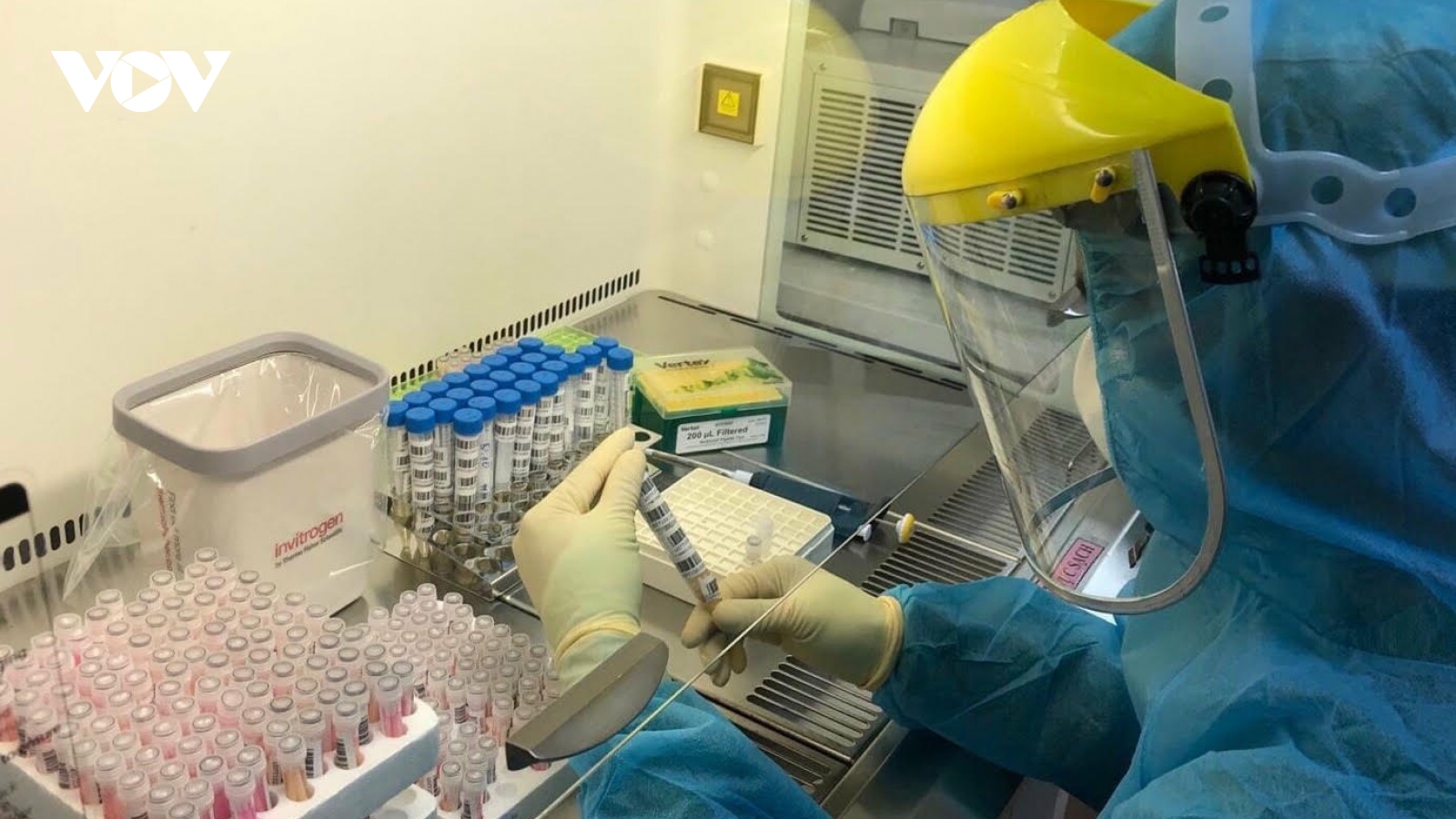 26 nhân viên y tế tiếp xúc gần bệnh nhân Covid-19 ở Thủ Đức âm tính lần 1 với SARS-CoV-2