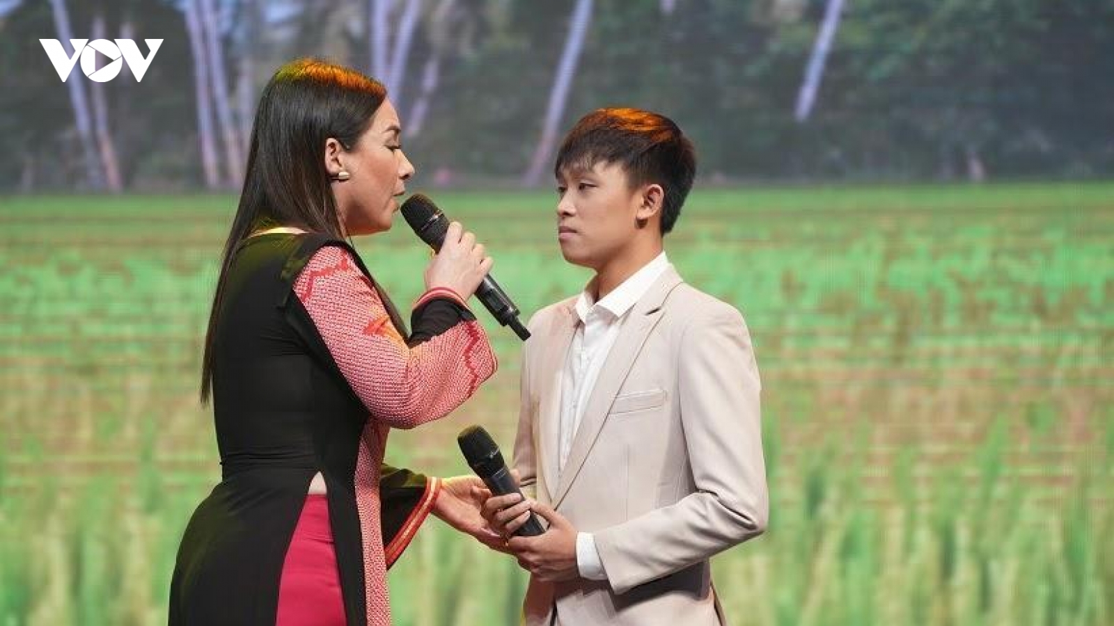 Chuyện showbiz: Quản lý nói gì về số tiền cát-sê của Hồ Văn Cường