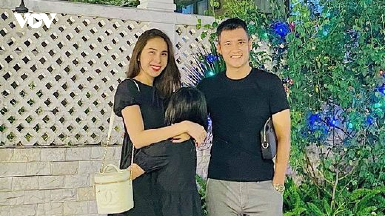 Chuyện showbiz: Lộ ảnh hiếm cận mặt con gái của Công Vinh – Thuỷ Tiên