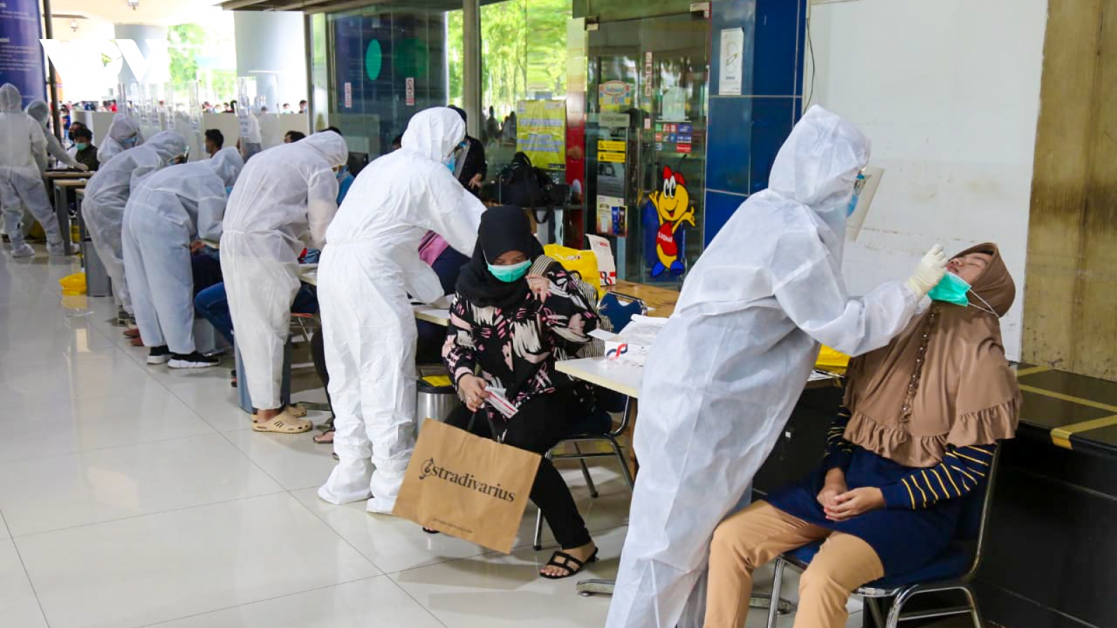 Số ca mắc mới COVID-19 ở Indonesia tăng kỷ lục, lọt top đầu thế giới