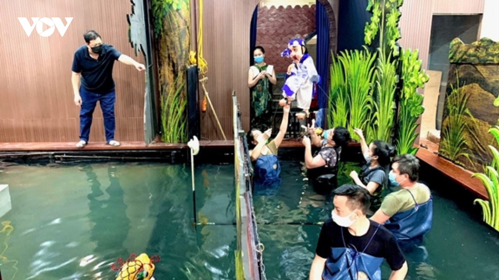 Khốn đốn vì Covid-19, nhiều nhà hát dứt ruột chia tay diễn viên hợp đồng