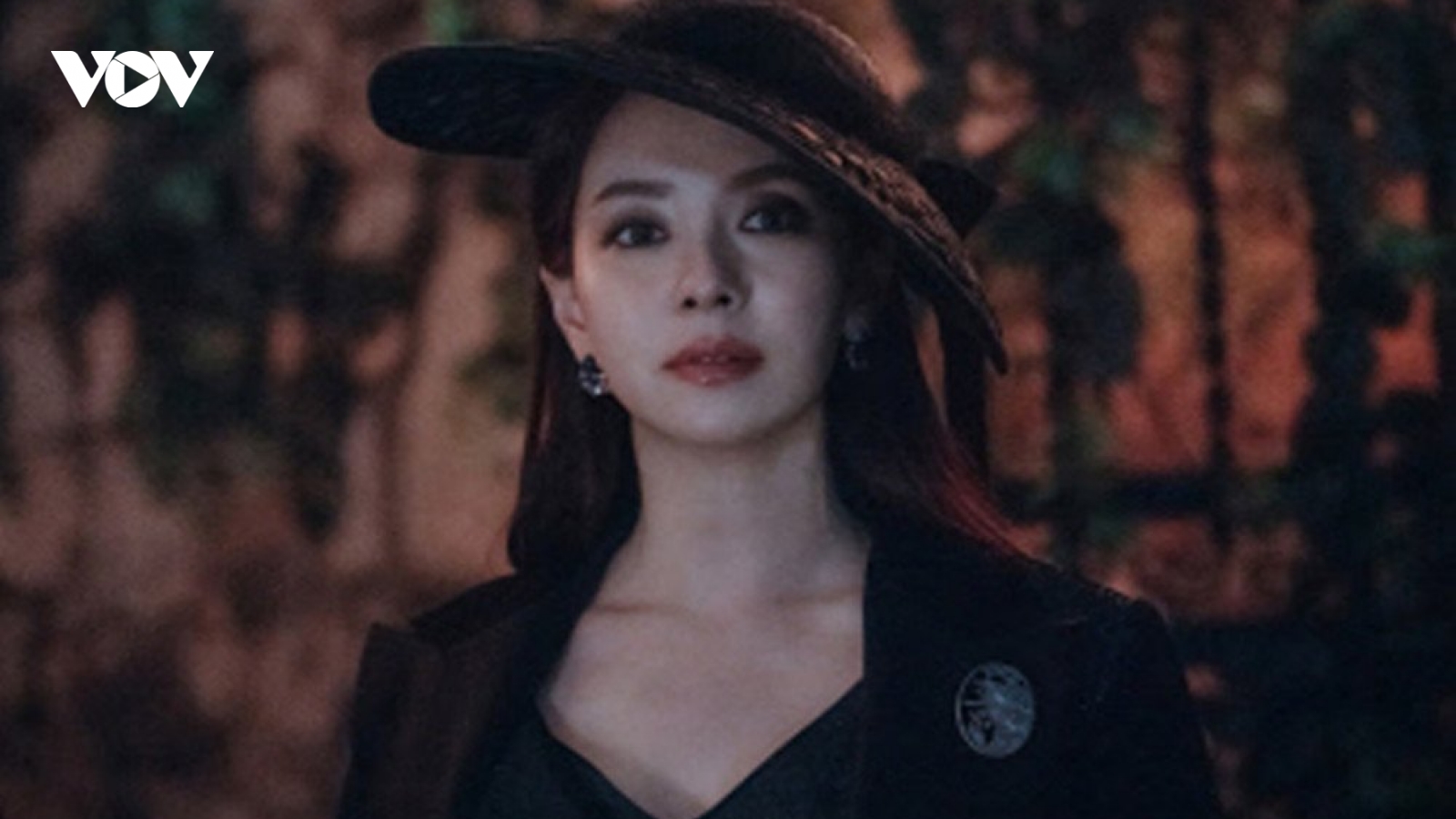 Song Ji Hyo đẹp "ma mị" trong phim mới 'Come to the Witch’s Restaurant'