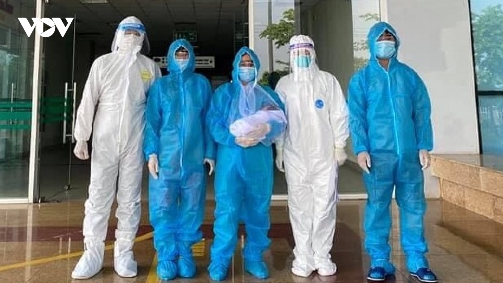 11 bệnh nhân COVID-19 nặng và “siêu nặng” được cứu sống thần kỳ