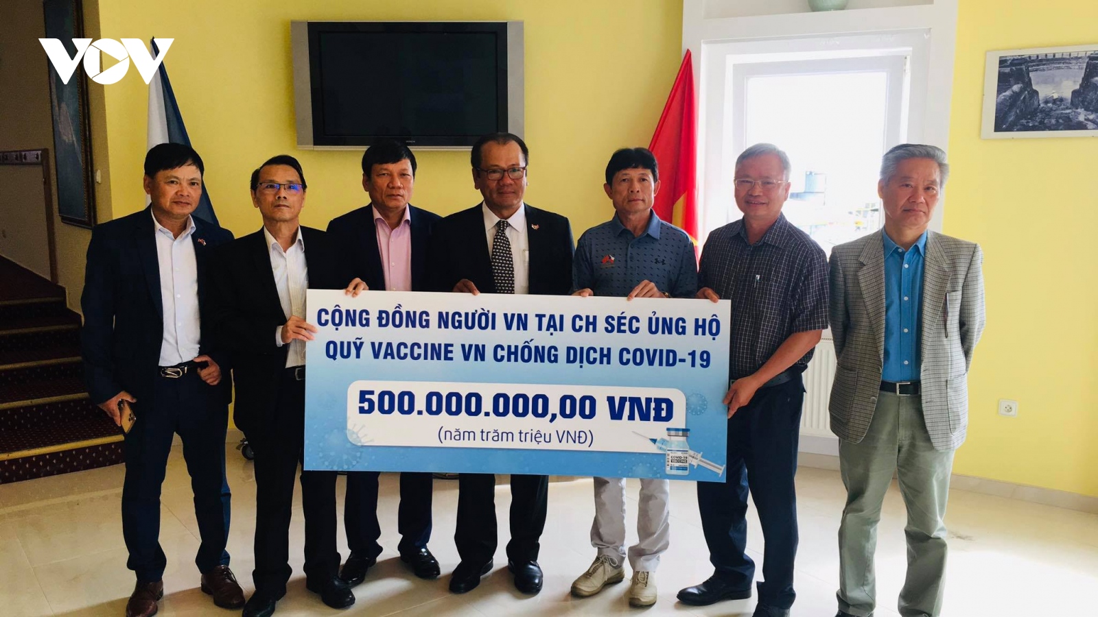 Người Việt tại Séc ủng hộ 500 triệu đồng cho Quỹ Vaccine phòng, chống COVID-19