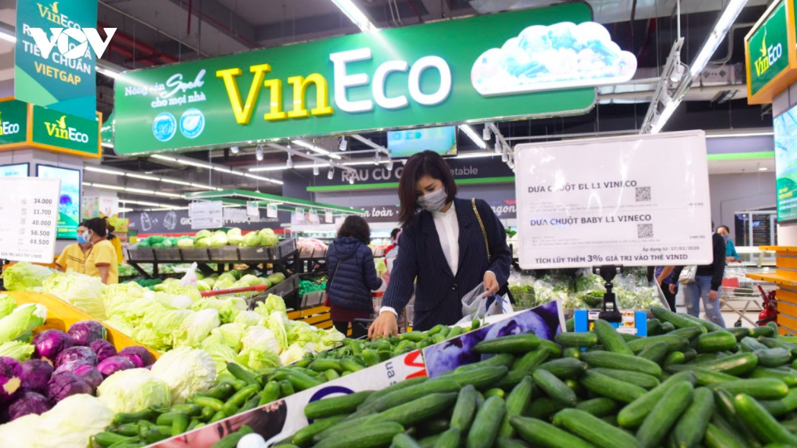Hóa mỹ phẩm và thực phẩm thiết yếu tại VinMart/VinMart+ khuyến mại “khủng” lên đến 50%