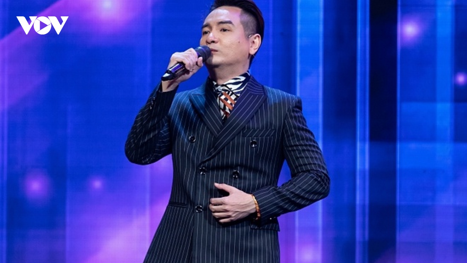 Ca sĩ Việt Quang nhập viện vì viêm phổi nặng