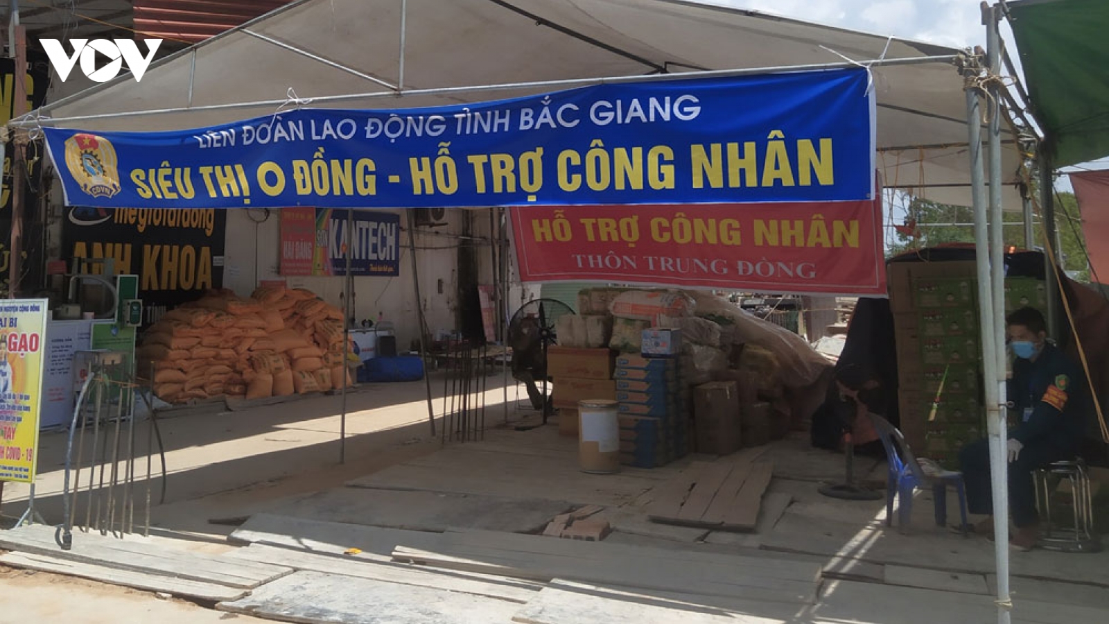 “Siêu thị 0 đồng” hỗ trợ người dân Bắc Giang