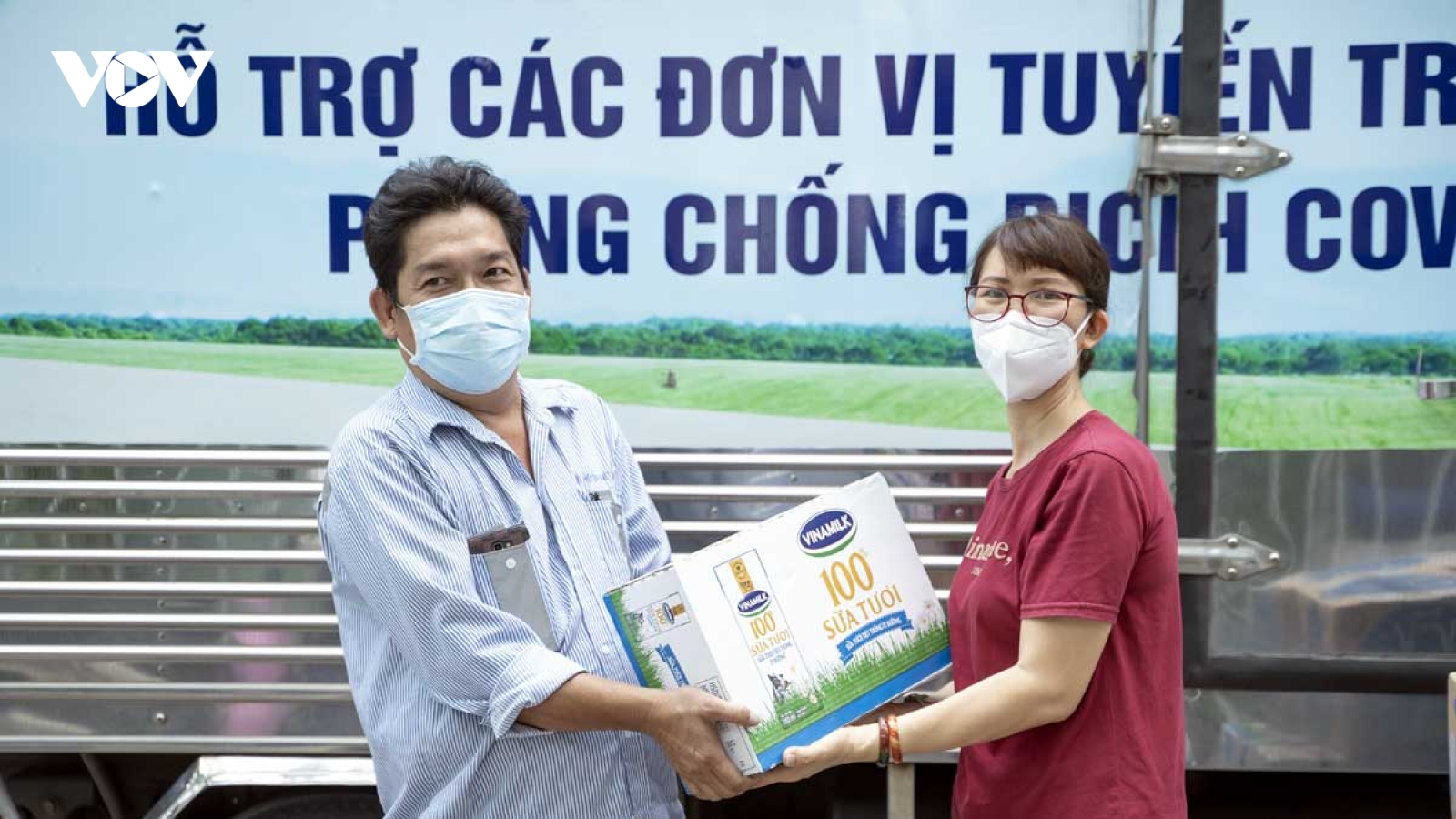 Vinamilk tiếp sức lực lượng xét nghiệm sàng lọc Covid-19 cho người dân TP.HCM