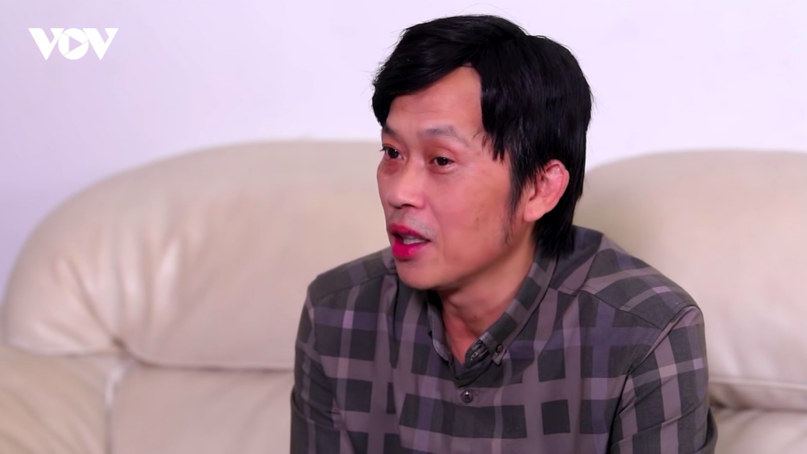 Chuyện showbiz: Khán giả yêu cầu Hoài Linh công khai bằng chứng giải ngân tiền từ thiện