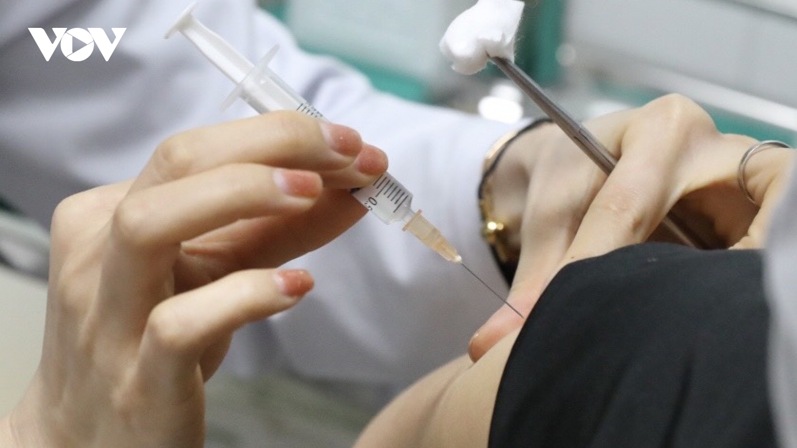 Vì sao đã tiêm vaccine phòng ngừa mà vẫn bị nhiễm SARS-CoV-2?