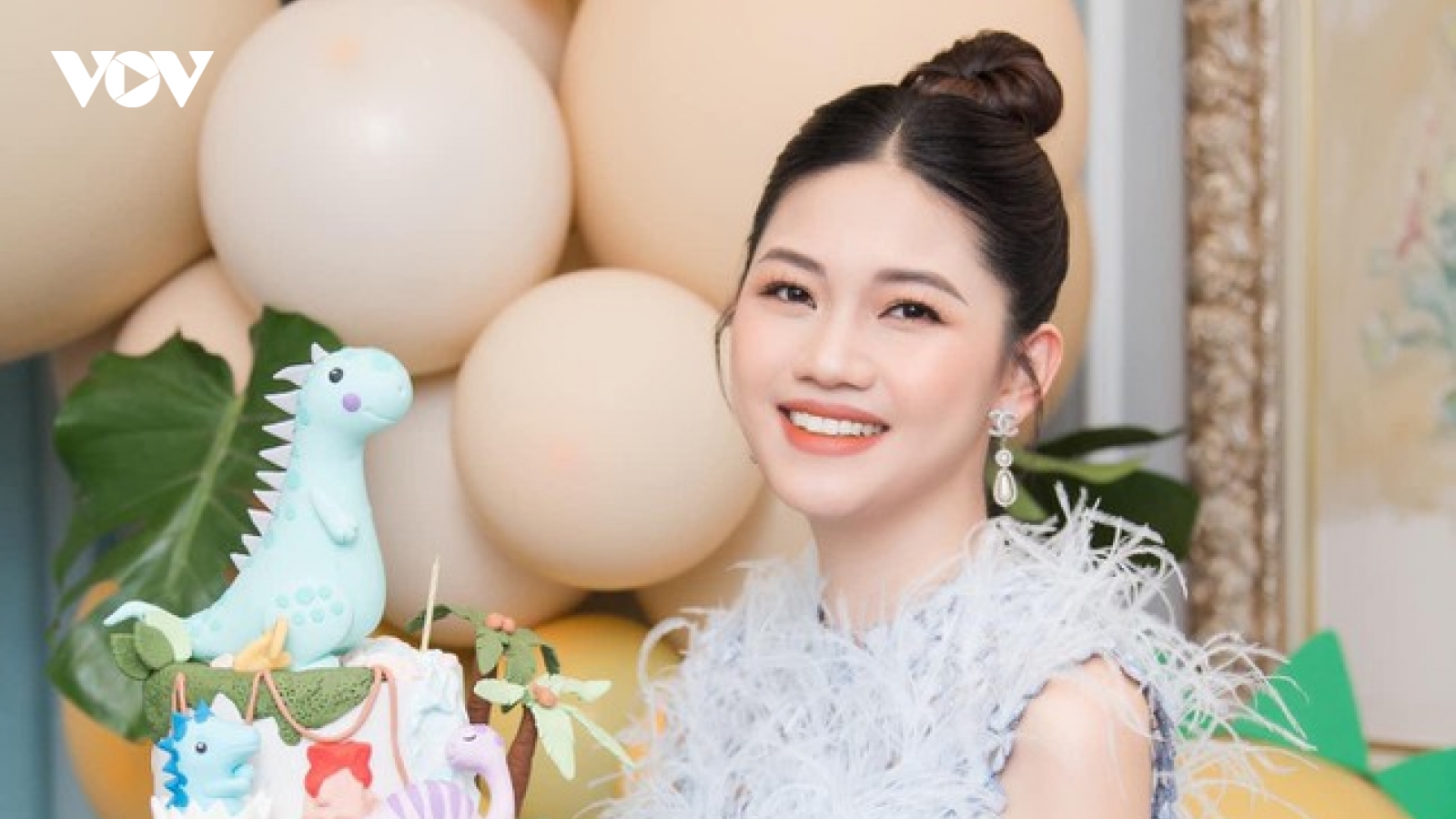 Á hậu Thanh Tú và chồng đại gia tổ chức tiệc sinh nhật cho con trai