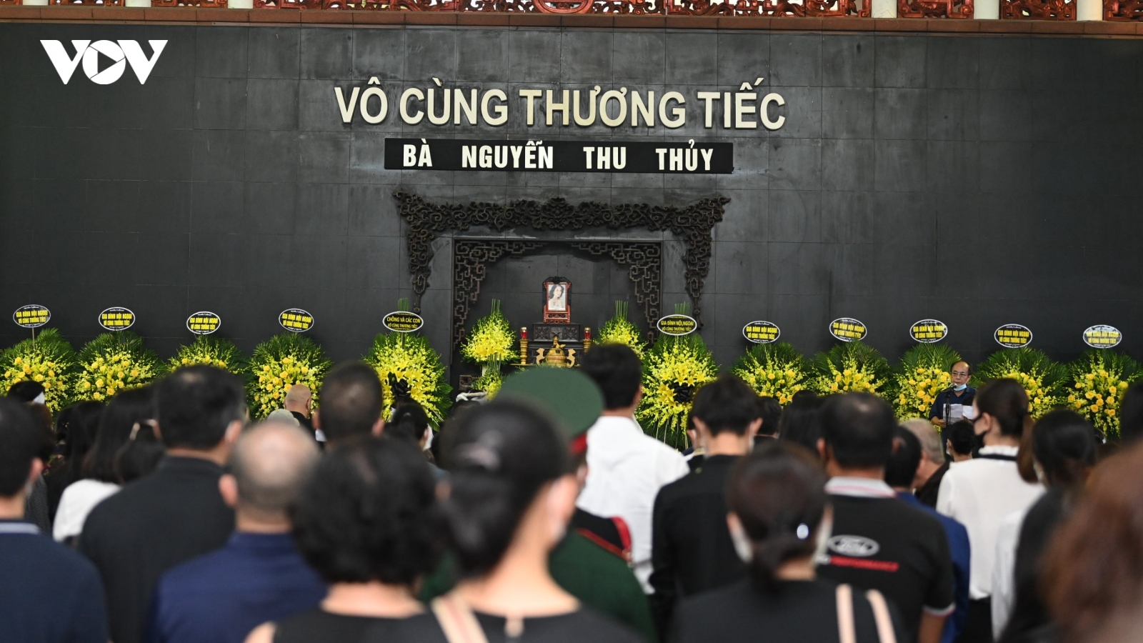 Gia đình, đồng nghiệp nghẹn ngào tiễn biệt Hoa hậu Thu Thủy