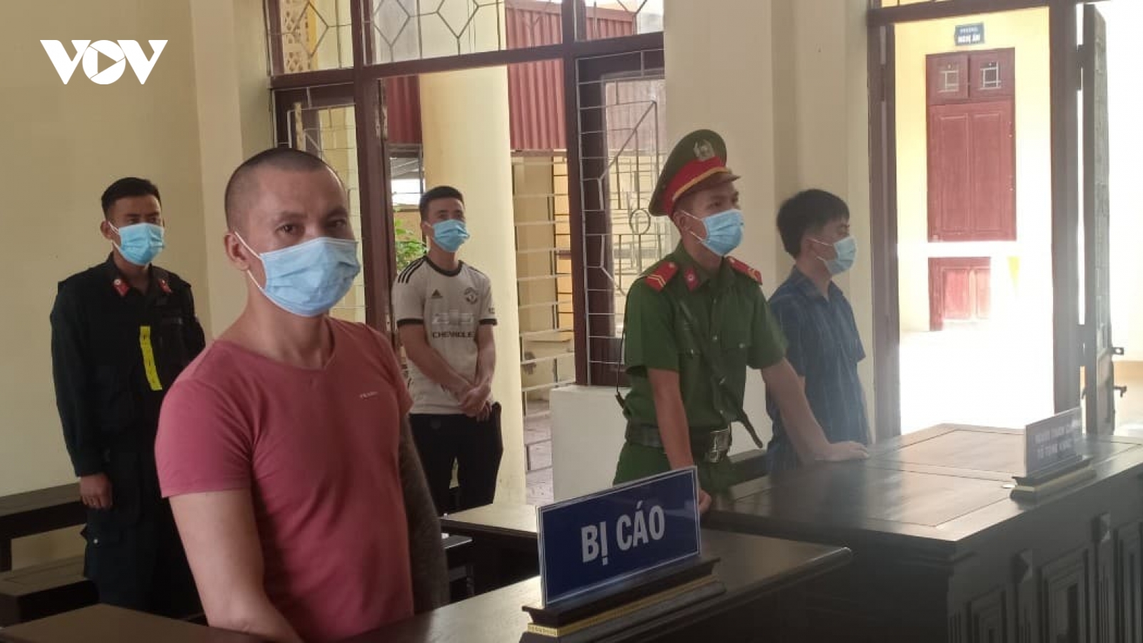 Lĩnh án tù vì đấm cán bộ, vượt chốt kiểm dịch ở Bắc Giang