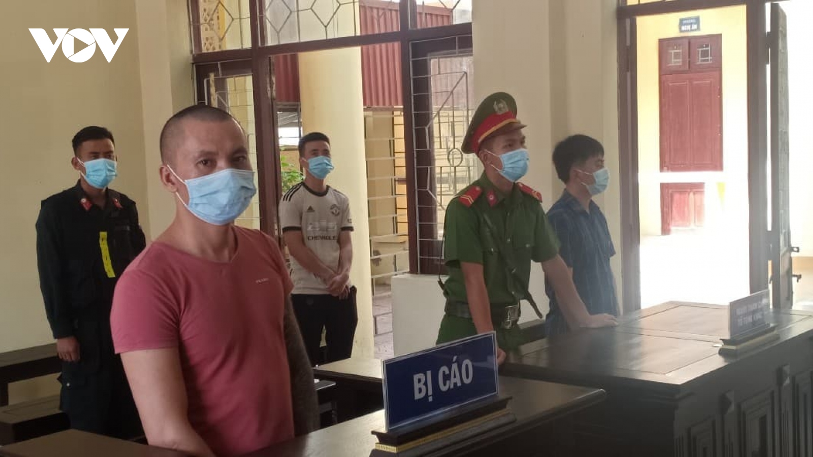Lĩnh án tù vì đấm cán bộ, vượt chốt kiểm dịch ở Bắc Giang
