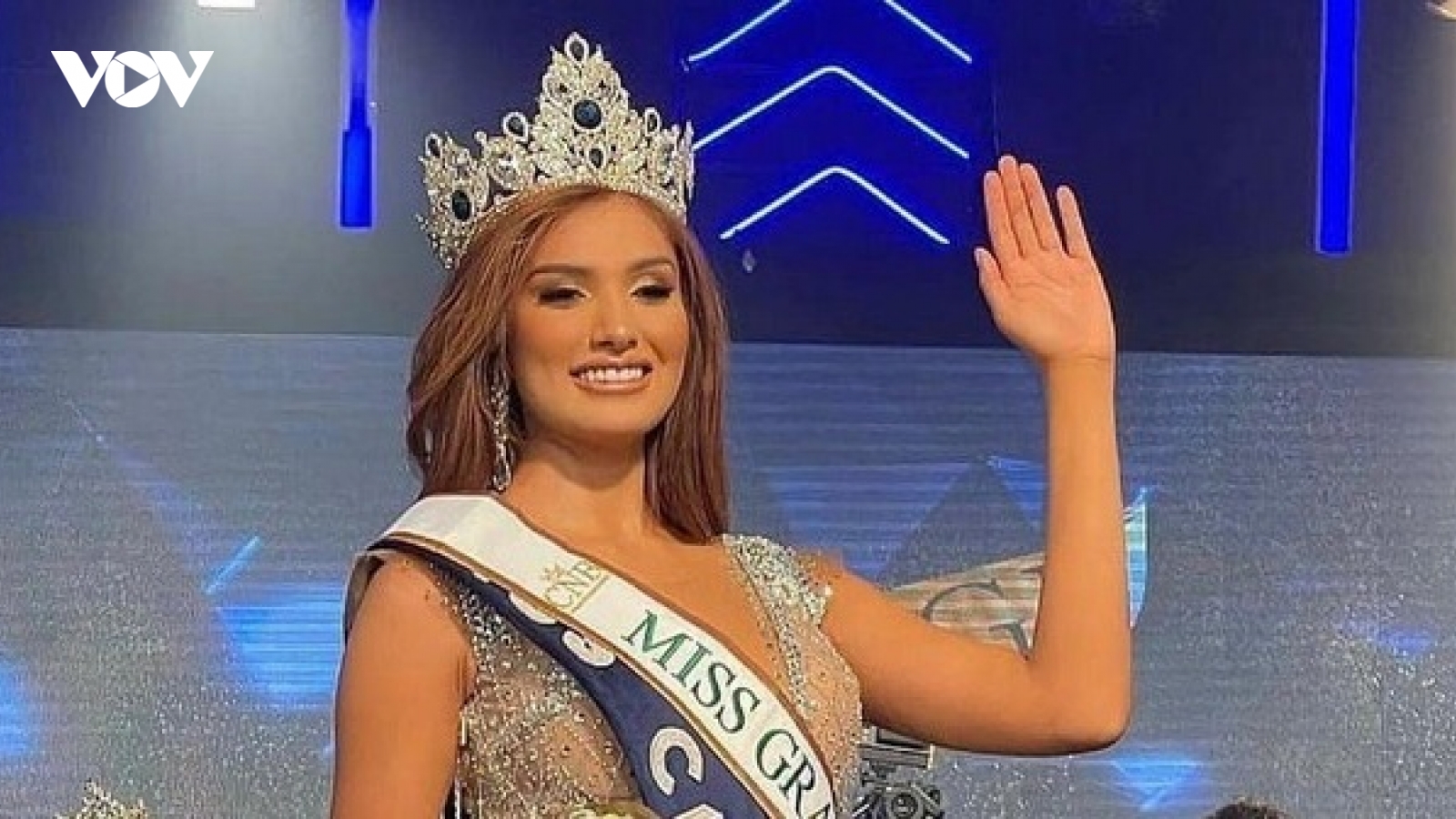 Vẻ đẹp nóng bỏng của nữ sinh y khoa đăng quang Hoa hậu Hòa bình Ecuador