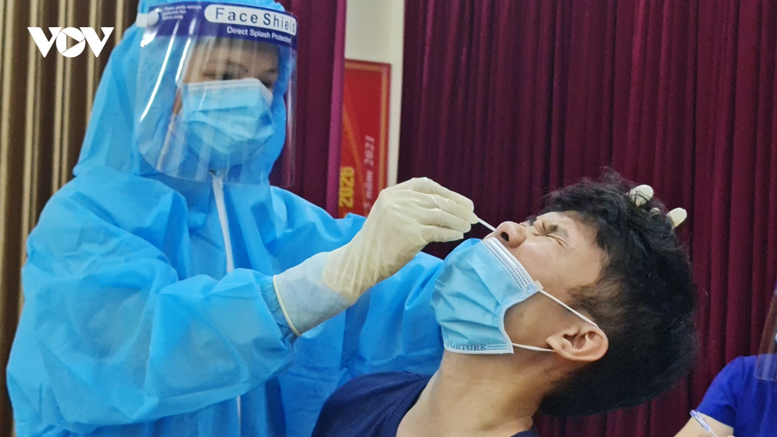 Phát hiện 8 mẫu test nhanh dương tính khi xét nghiệm cộng đồng tại TP Vinh