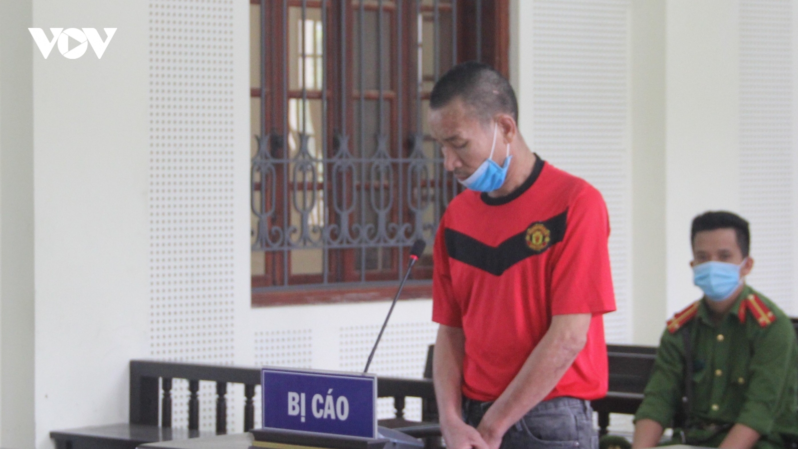Dùng điếu cày đánh chết em ruột trong chầu nhậu buổi sáng